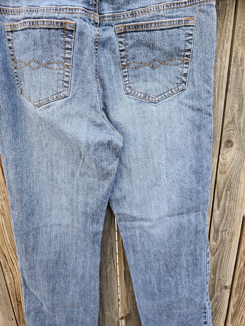 Classic Women's Blue Jeans - Comfortable Everyday Fit Size 8 - Picture 12 of 12